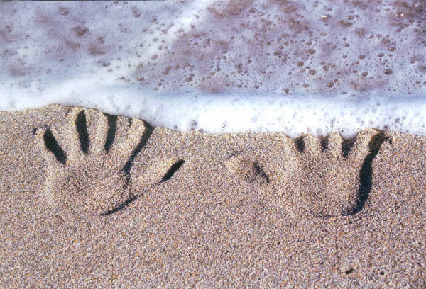 hand_prints_on_beach_by_reaperchyld